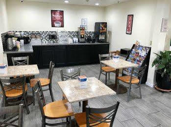 Econo Lodge University Arena 夏律第镇 外观 照片