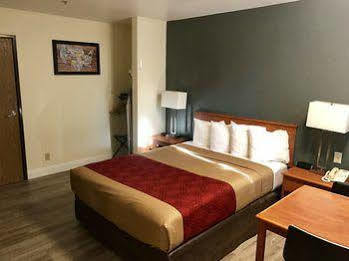 Econo Lodge University Arena 夏律第镇 外观 照片