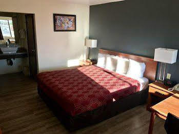 Econo Lodge University Arena 夏律第镇 外观 照片